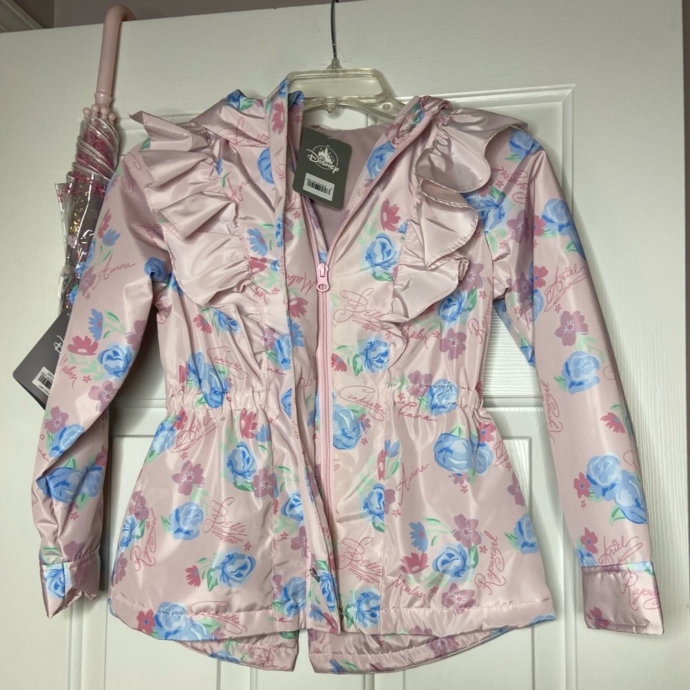 Disney princess hooded rain coat size 7-8 and matching umbrella